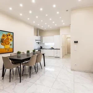 Spacious 2 Bedroom Nearby Center דירה וינה